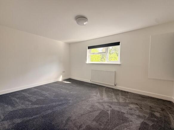 4 bed Bungalow to rent Image 8