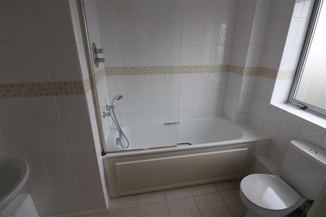 EN-SUITE BATHROOM