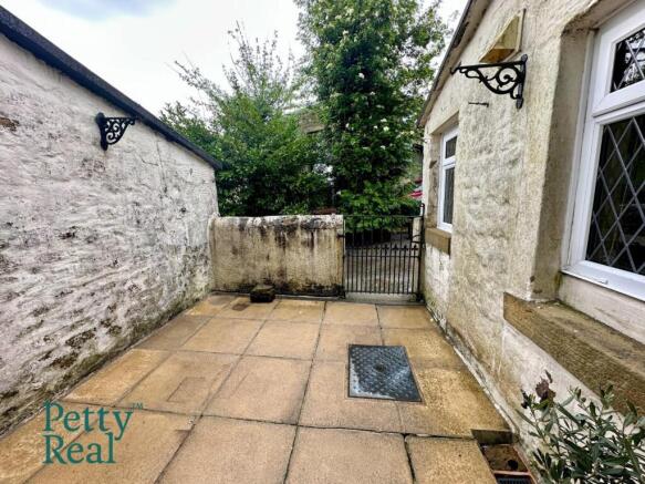 3 bed Terraced for sale Image 9