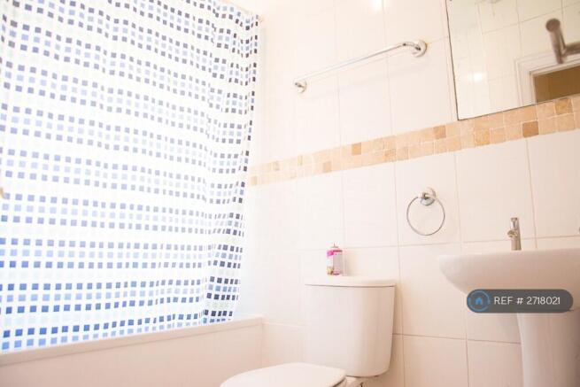 1st Floor Main Bathroom