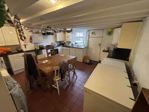 5 bed Terraced to rent Image 7