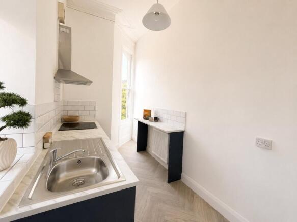 1 bed Apartment to rent Image 5