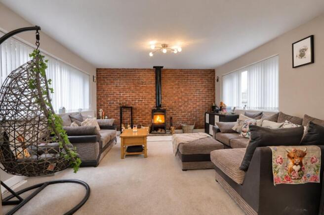 4 bed Detached for sale Image 8