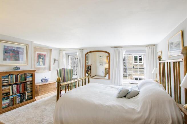 9_Newington_bedroom.jpg