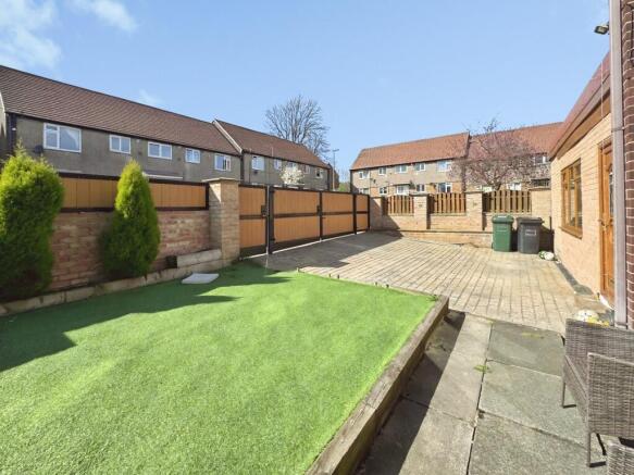 Hare Park Avenue, Liversedge, WF15 - View 4