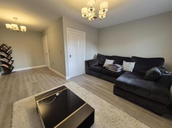 L-SHAPED LOUNGE