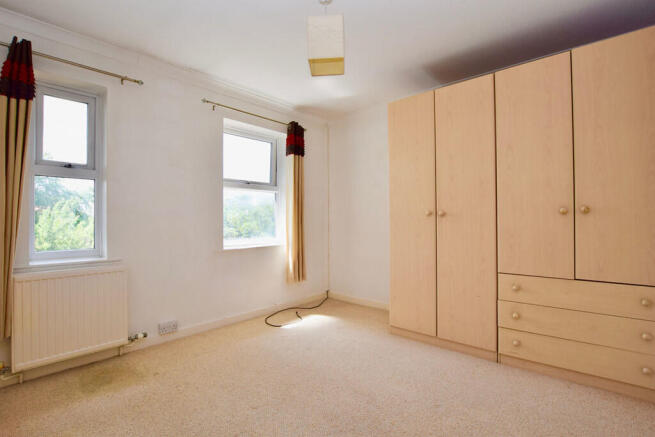 3 bed Terraced to rent Image 4