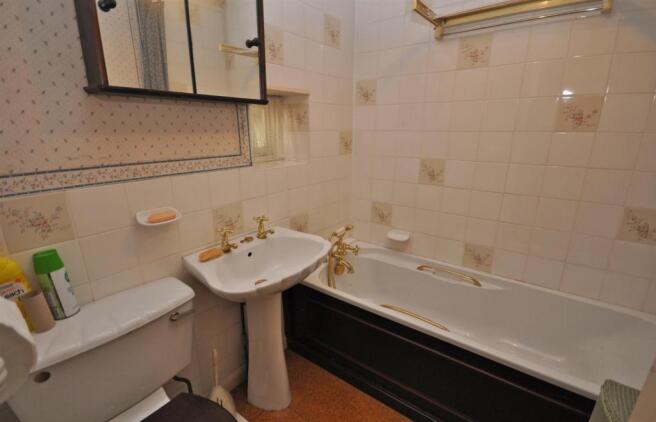 GROUND FLOOR BATHROOM
