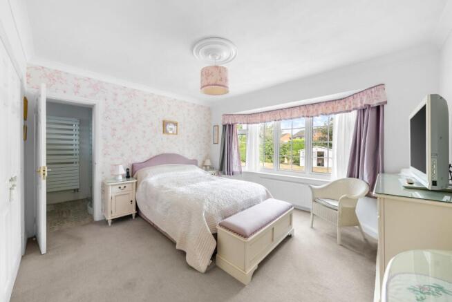 4 bed Bungalow for sale Image 11