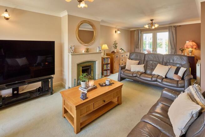 5 bed Detached for sale Image 7