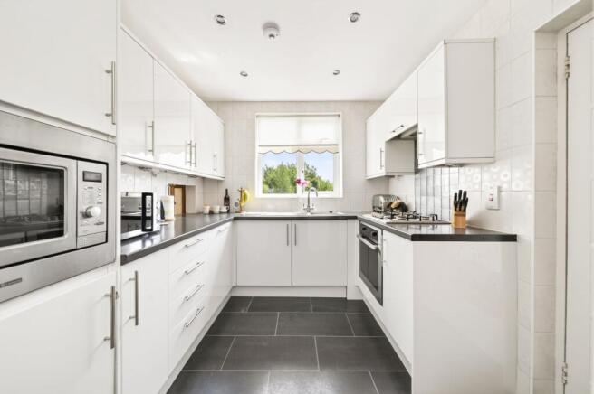4 bed Semi-Detached for sale Image 7