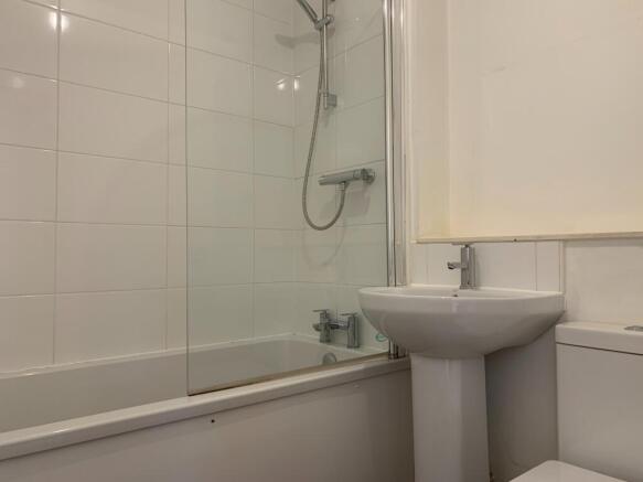 2 bed Apartment to rent Image 6