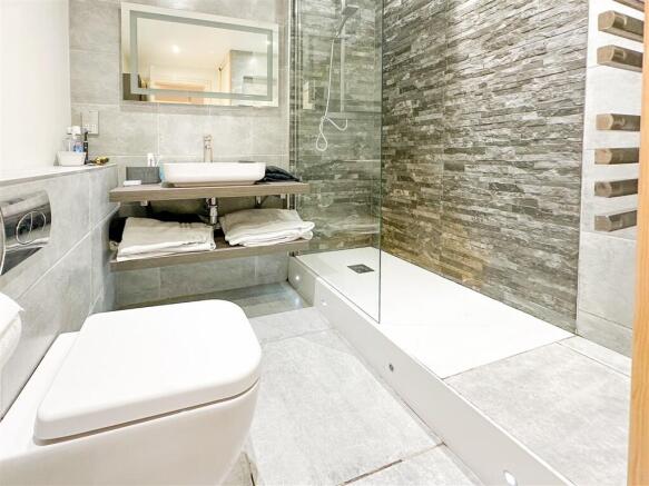 2 bed Penthouse for sale Image 7