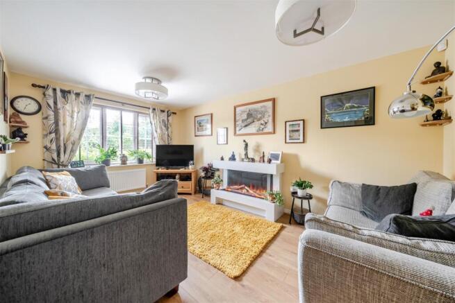 4 bed Detached for sale Image 4