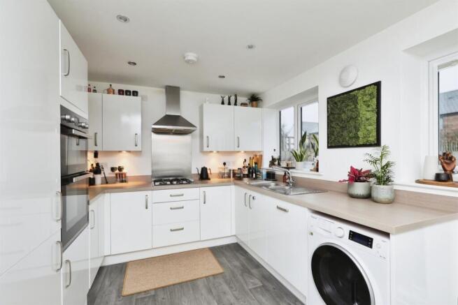 3 bed Semi-Detached for sale Image 7