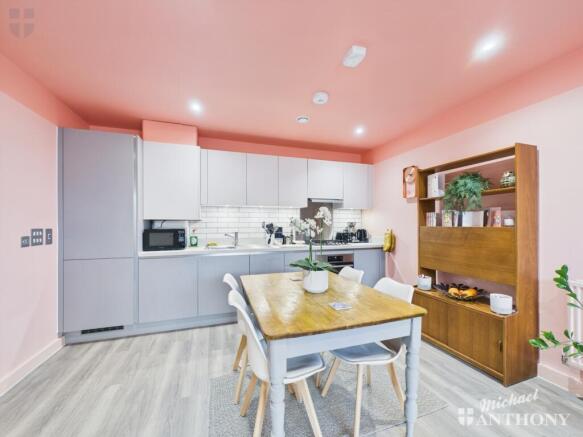 CAM03218G0-PR0568-STILL006