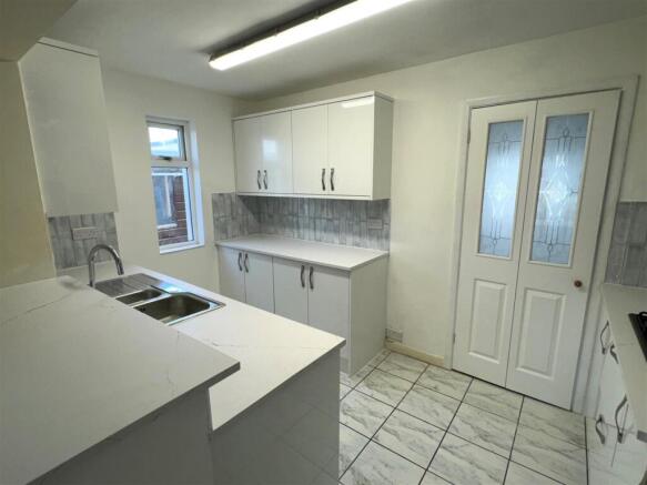 122 Polwhele Road Kitchen