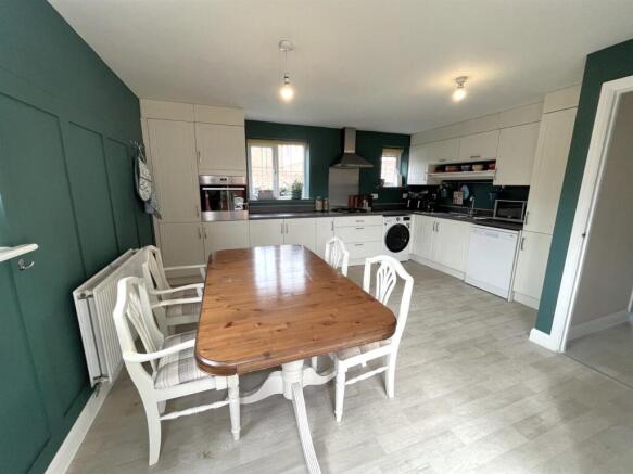 kitchen/breakfast room