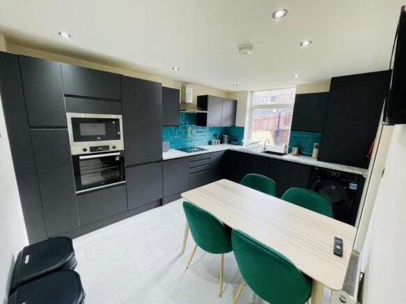 4 bed Terraced for sale Image 8
