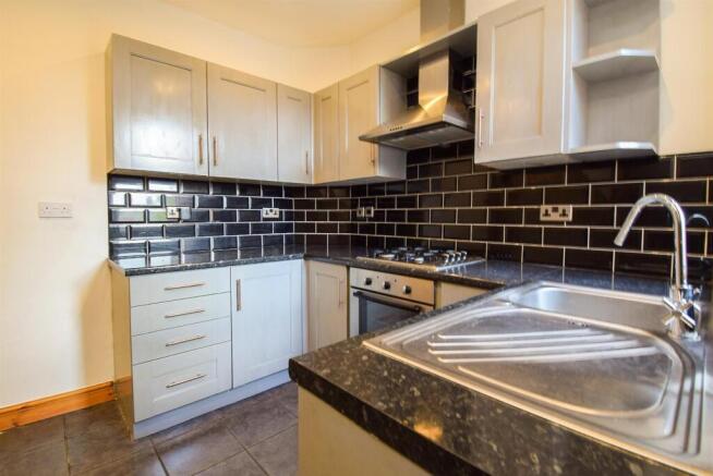 3 bed Terraced to rent Image 5