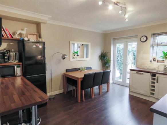 Kitchen Diner 1.JPG