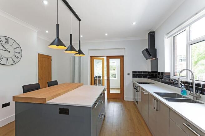 4 bed Detached Bungalow for sale Image 7