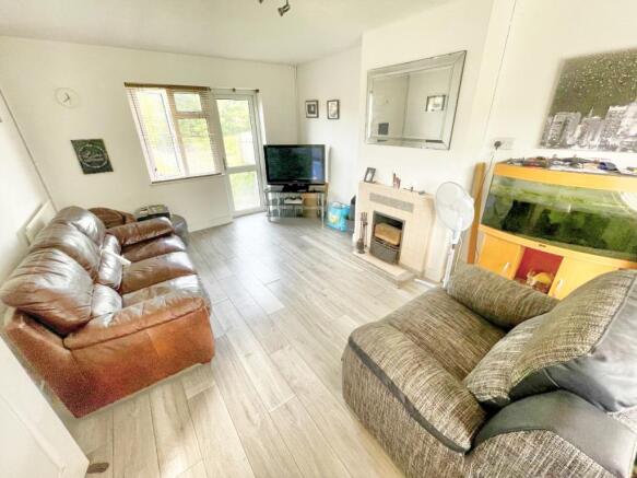 Sitting room photo two