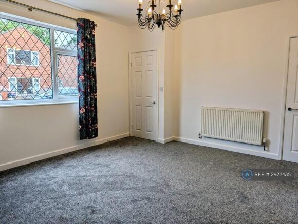 3 bed Semi-Detached to rent Image 12
