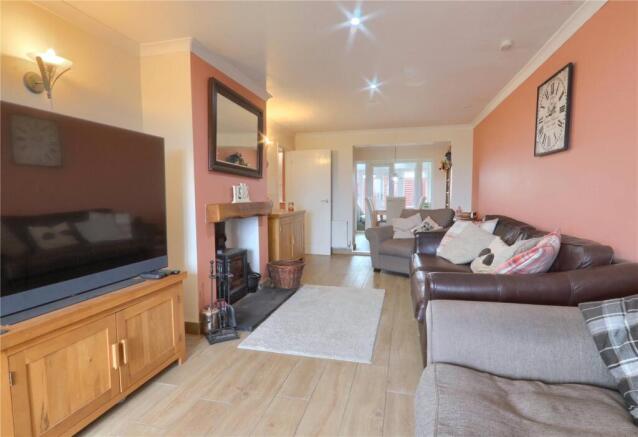 4 bed Semi-Detached for sale Image 5