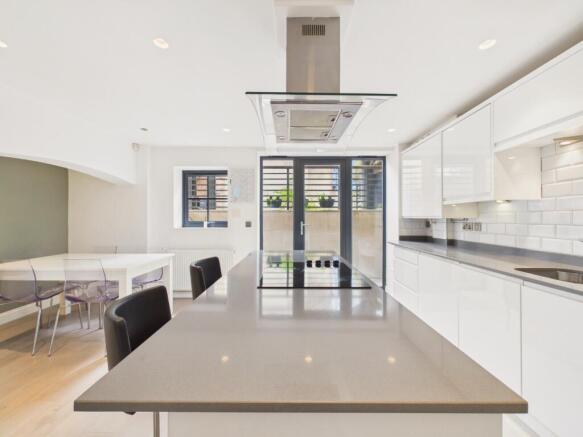 2 bed Apartment for sale Image 8