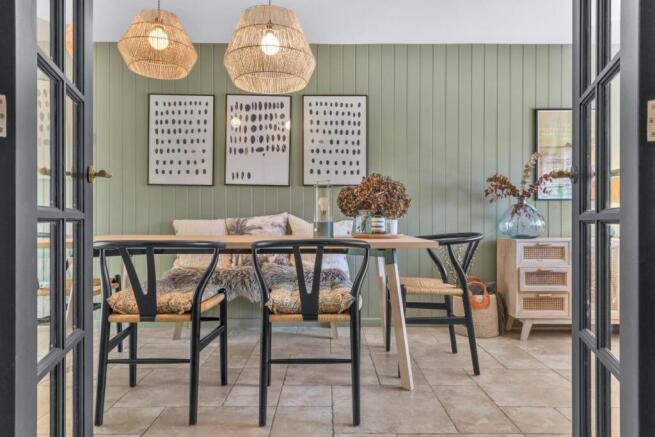 Entertaining & Dining Space i.jpg