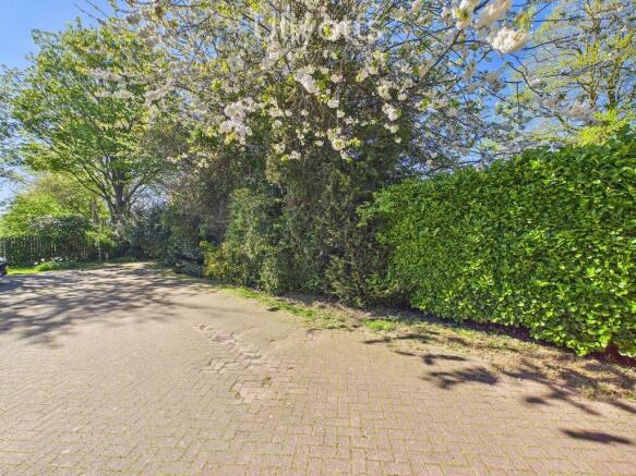 4 bed Detached for sale Image 11