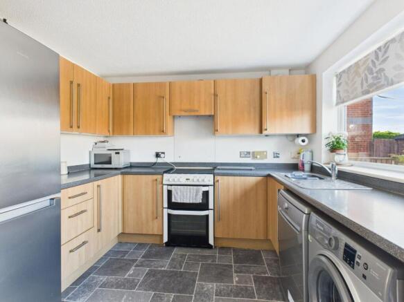 3 bed Semi-Detached for sale Image 6