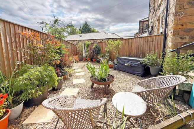 6 bed House for sale Image 8