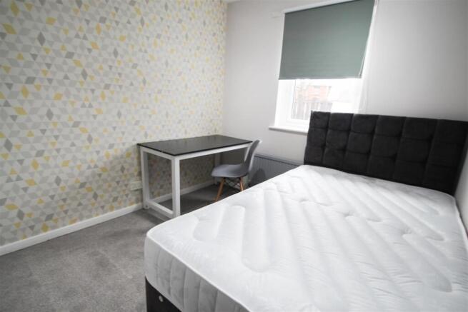 4 bed Flat to rent Image 9