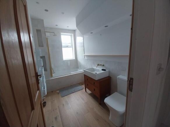 3 bed End of Terrace to rent Image 9