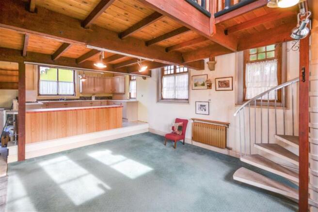OPEN PLAN LIVING AREA