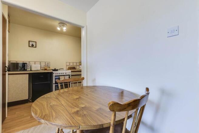 2 bed Flat for sale Image 6