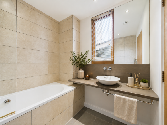 2 bed Apartment to rent Image 10