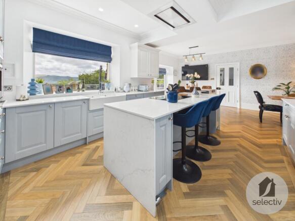 4 bed Semi-Detached for sale Image 11