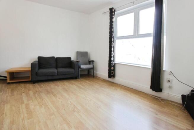 4 bed House for sale Image 8