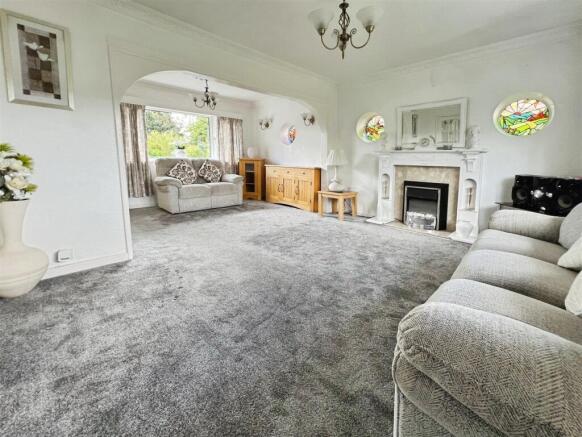5 bed Detached for sale Image 12