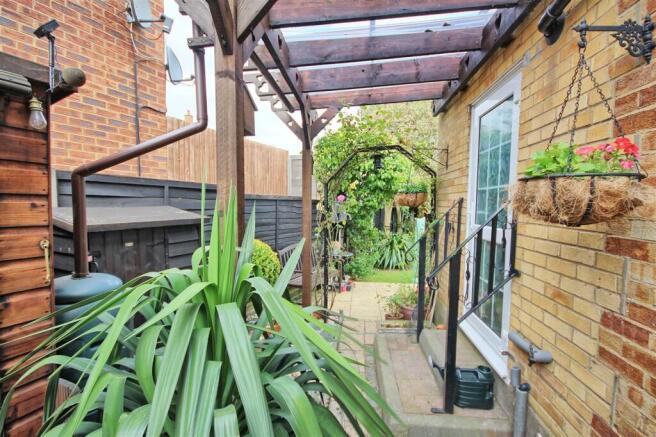 SIDE GARDEN
