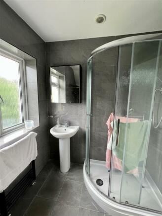 Bathroom 2.jpg