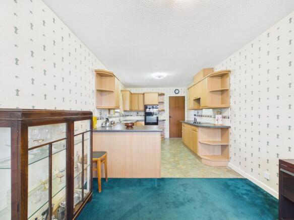 KITCHEN / DINING ROOM