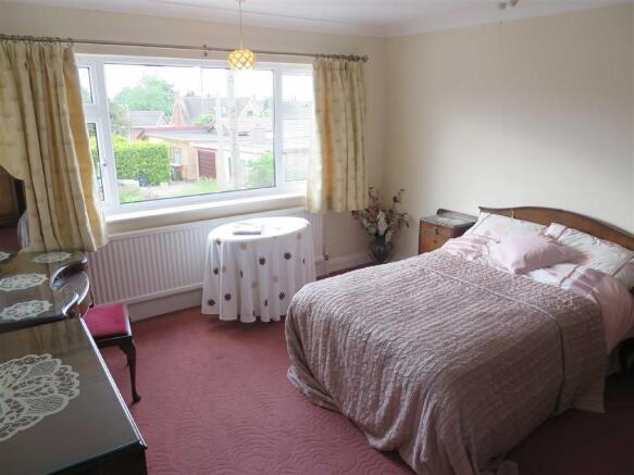 BEDROOM 1 (FRONT)