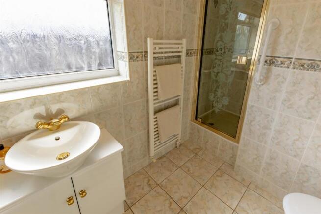 Bathroom_DSC5966-HDR copy.jpg