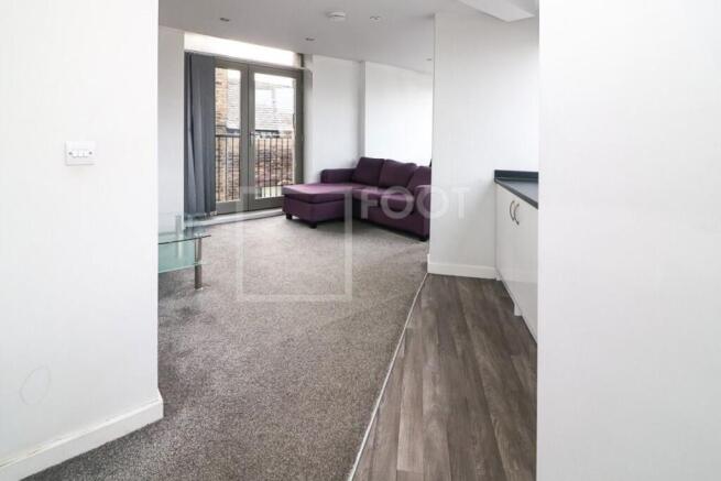 2 bed Apartment to rent Image 4