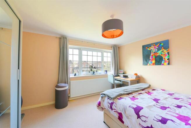4 bed Detached for sale Image 9