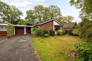 32, Parkway, Crowthorne RG45 6EN